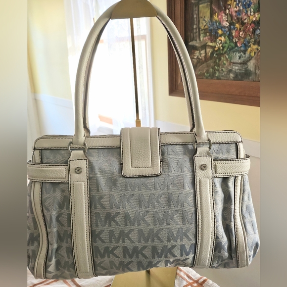 MICHAEL KORS large canvas and leather GUC - Picture 2 of 10